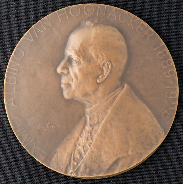 Portrait medal of Albien van Hoonacker (1857-1933)