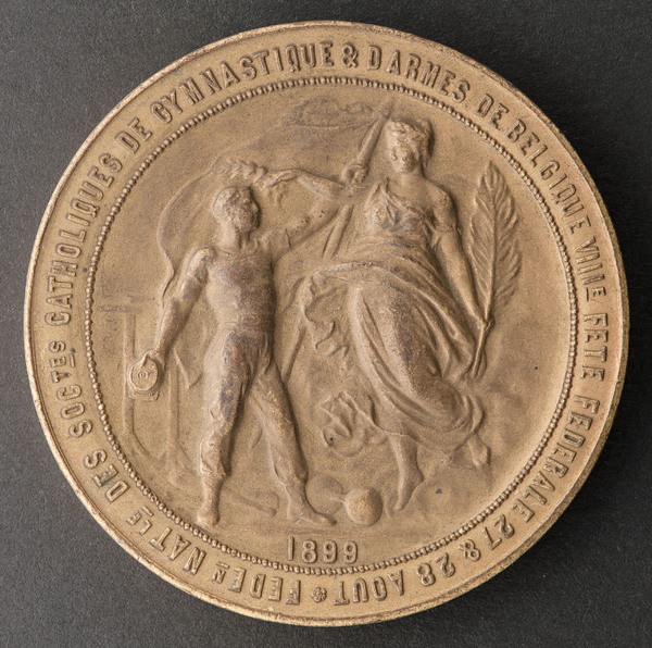 Medaille voor de eerste prijs pyramide ter gelegenheid van het achtste feest van de Nationale Turn- en Wapenfederatie van België in 1899