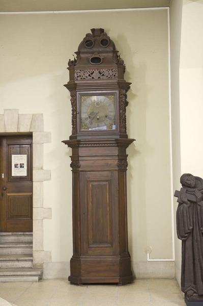 Standing clock