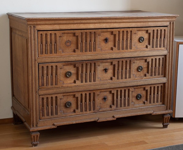 Chest of drawers