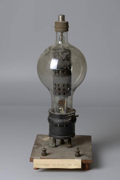 AEG zendtriode