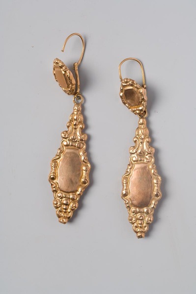 Pair of earrings