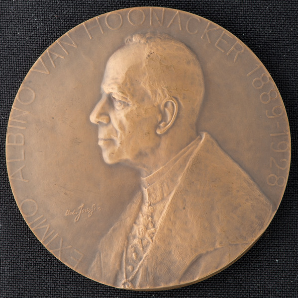 Portrait medal of Albien van Hoonacker (1857-1933)